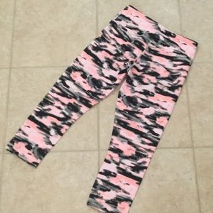 Lululemon EUC size 4 Wunder Under Crop